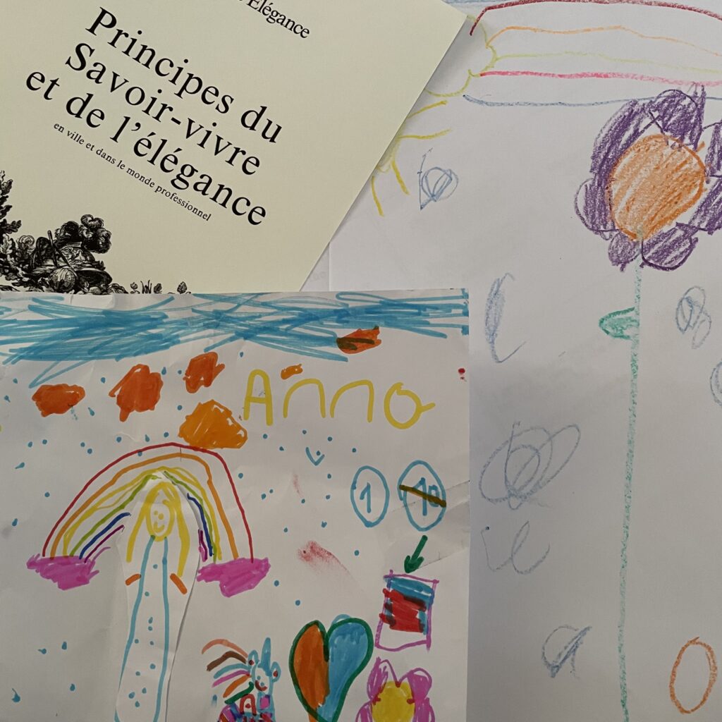 Offrir à ses enfants les clés du savoir-vivre, c’est leur donner des repères durables pour évoluer avec élégance et assurance.