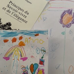 Offrir à ses enfants les clés du savoir-vivre, c’est leur donner des repères durables pour évoluer avec élégance et assurance.