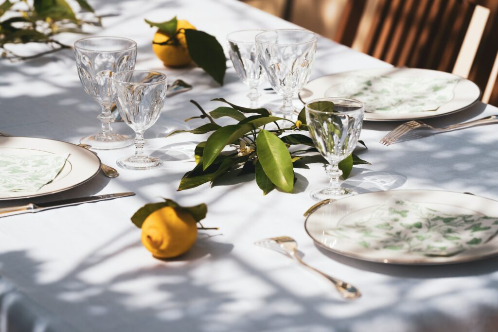 Belle table l'été avec citrons Par Guillaume de Germain